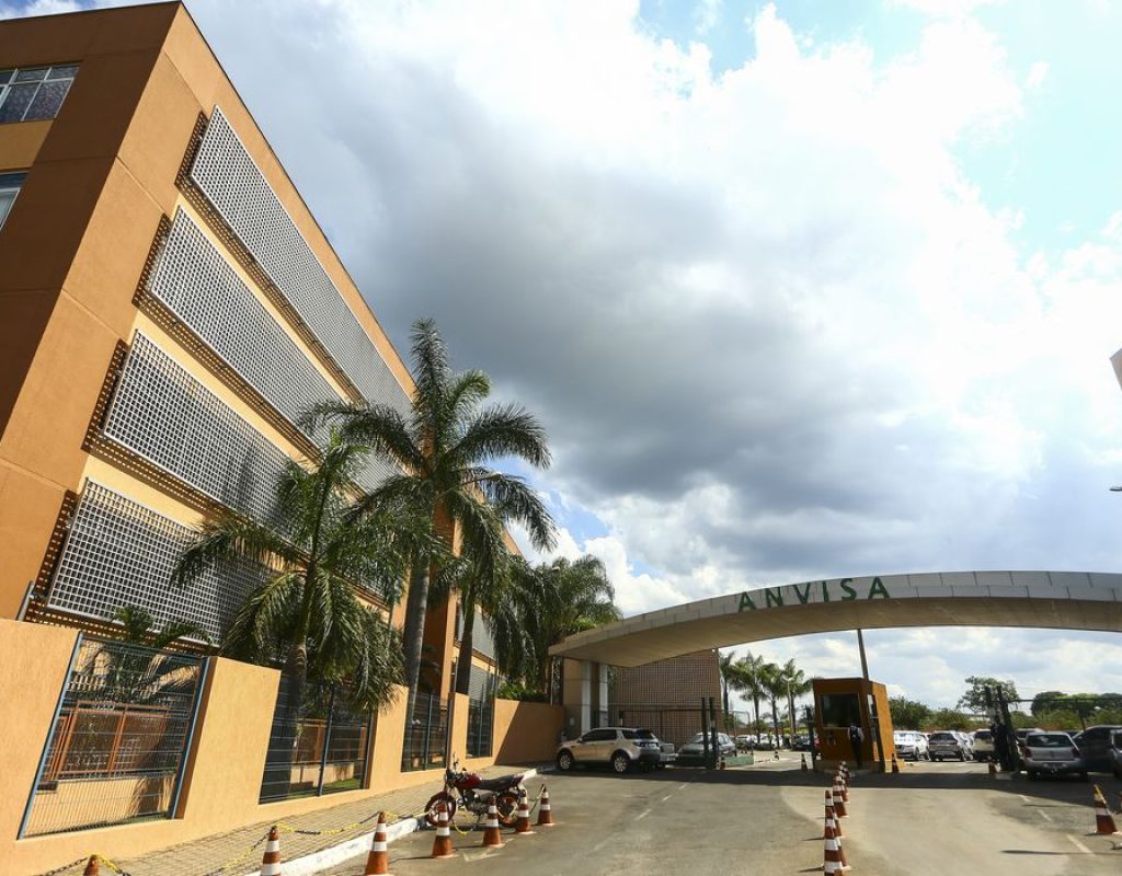 Fachada do edifício sede da Agência Nacional de Vigilância Sanitária (Anvisa).