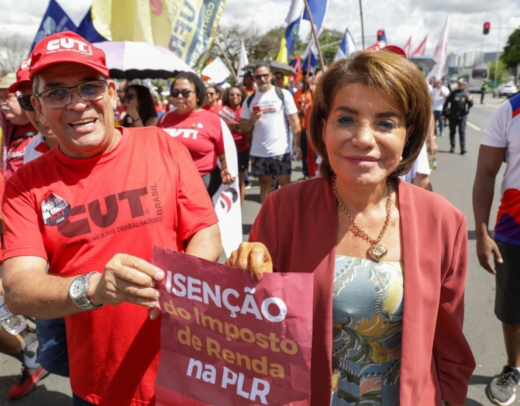 A deputada Professora Bebel na Marcha dos Trabalhadores em Brasília, que aconteceu na última terça-feira