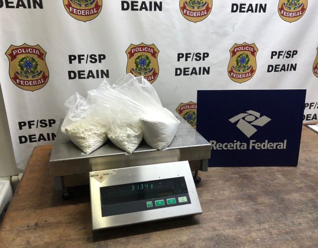 14.6.2022 - Receita Federal apreende 3,134 kg de cocaína em bagagem em Guarulhos (8)