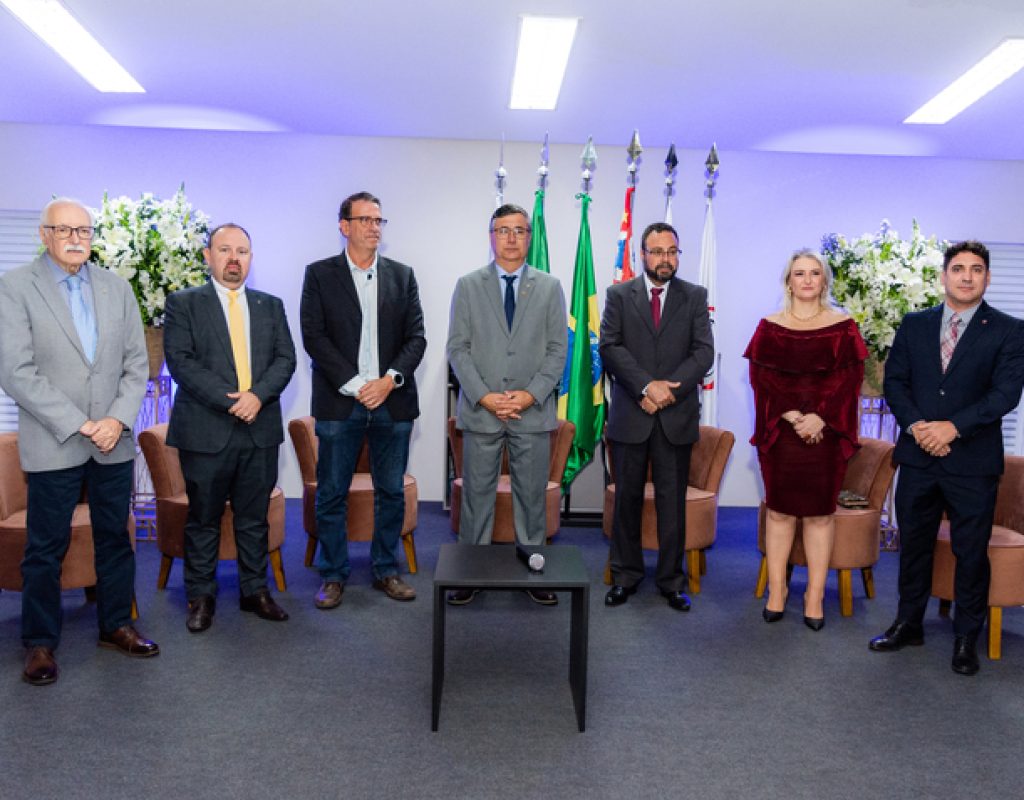 José Heleno Mariano, Fabiano Ravelli, prefeito Luciano Almeida, Vereador Pedro Kawai, Dr. Wander Rossete, Vice Presidente do CRC-SP Flávia Augusto e Diretor Regional do Sescon, Luiz Angelo Sabbadin