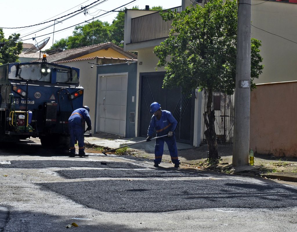 22 vias receberam serviços de tapa-buraco na última semana