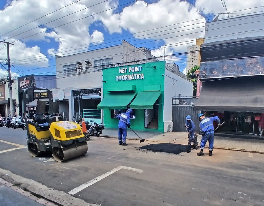 48 vias em 26 bairros receberam serviços de tapa-buraco na última semana