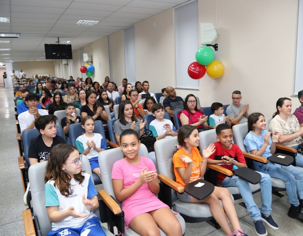 A aula inaugural do programa contou com a presença dos alunos, pais e responsáveis e educadores da rede