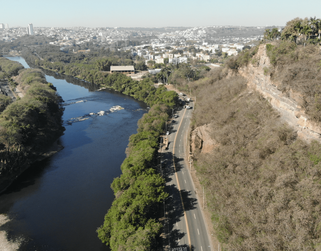 A avenida Jaime Pereira, conhecida como Estrada do Bongue, foi liberada totalmente para o tráfego de veículos perto das 12h de hoje