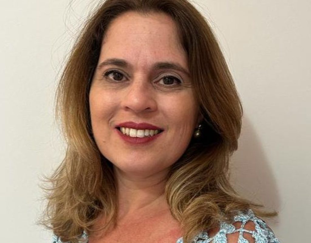 A dentista Silvia Paparotto Lopes, especialista e mestre em Estomatologia - diagnóstico das doenças da boca participará do bate papo neste segundo evento