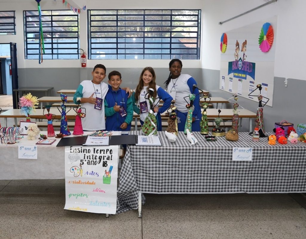 A exposição conta com trabalhos realizados pelos alunos de 18 escolas do integral