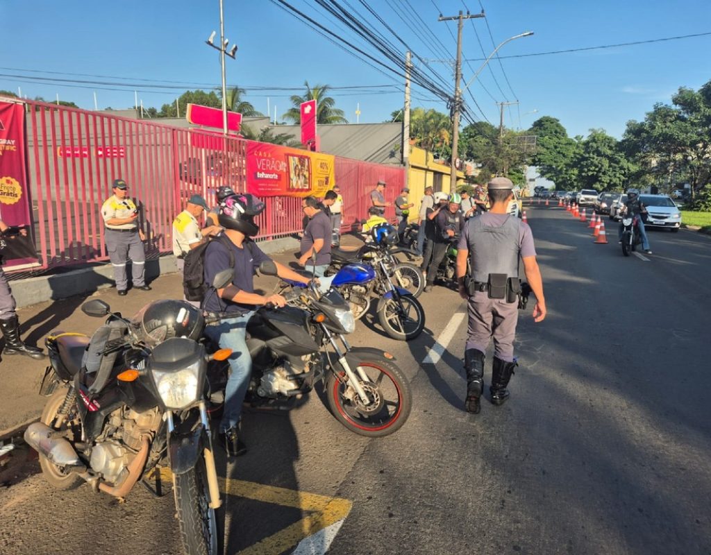 A operação foi realizada na Rodovia 135, acesso à Avenida Cássio Paschoal Padovani