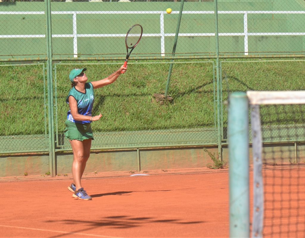 A tenista Maria Conceição Latanze garantiu o primeiro ouro para Piracicaba na fase regional dos Jogos da Melhor Idade