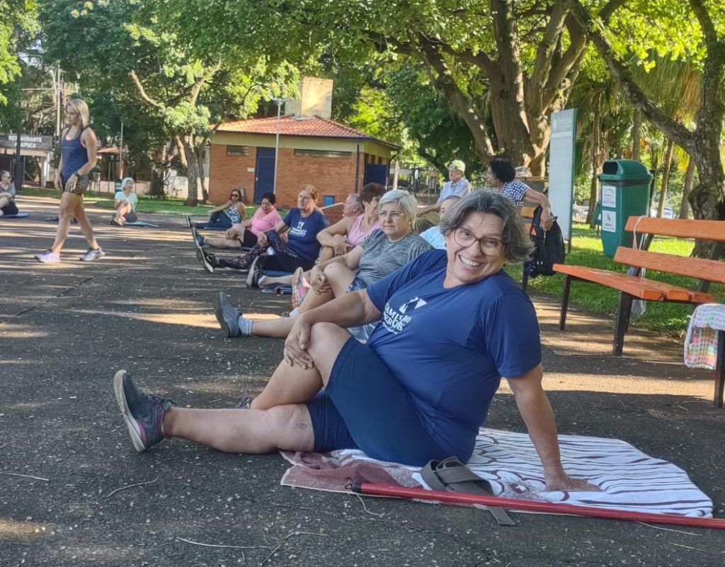 Alegria durante as aulas de alongamento oferecidas pela Prefeitura no Parque da Rua do Porto