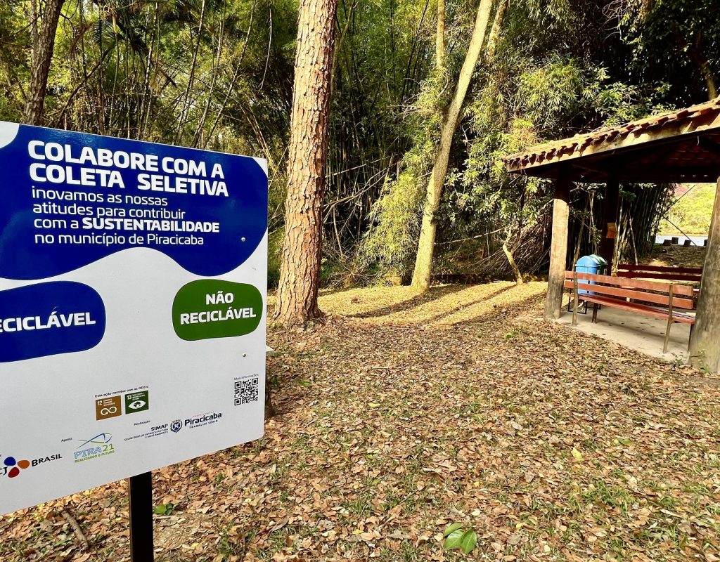 Além de placas, Horto de Tupi também recebeu novas lixeiras, para recicláveis e não recicláveis