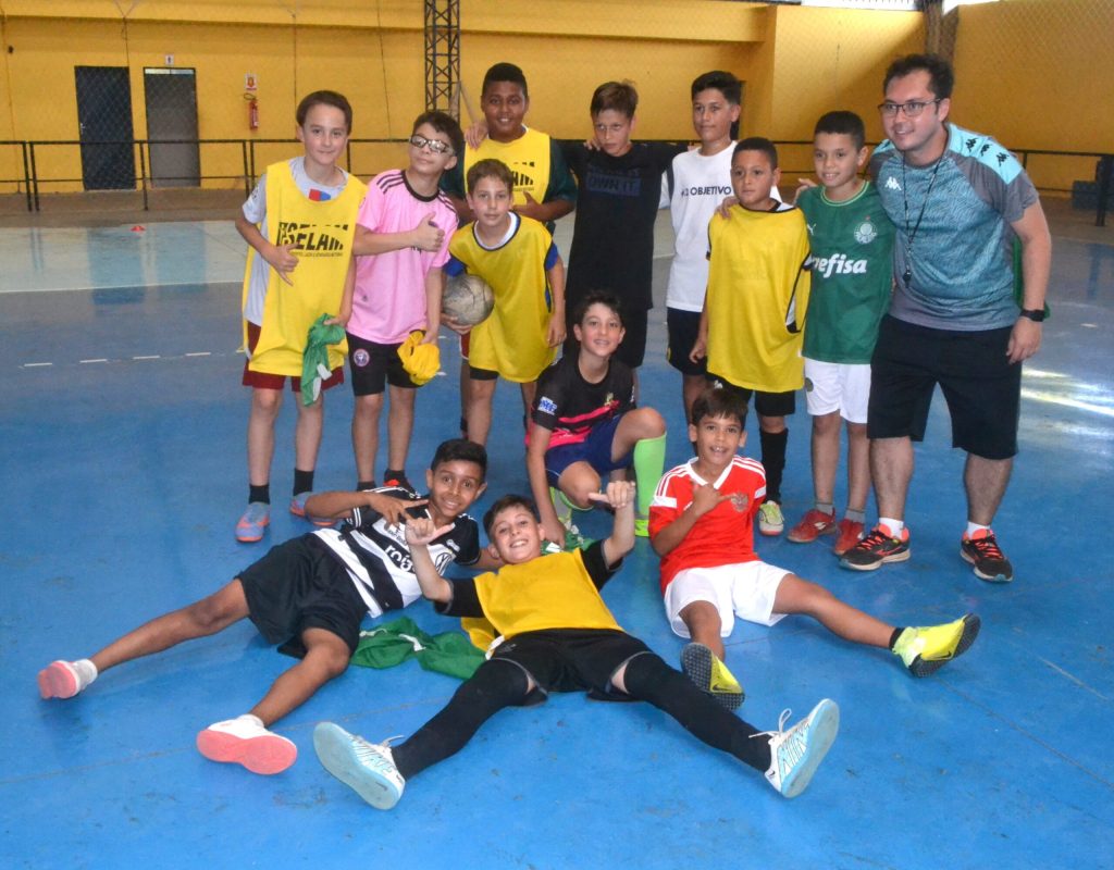 Alunos de futsal sub-12, prontos para o Festival no sábado