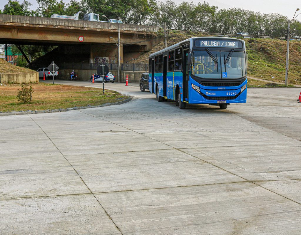 Após receber pavimento em concreto, avenida Cristóvão Colombo será liberada (1)