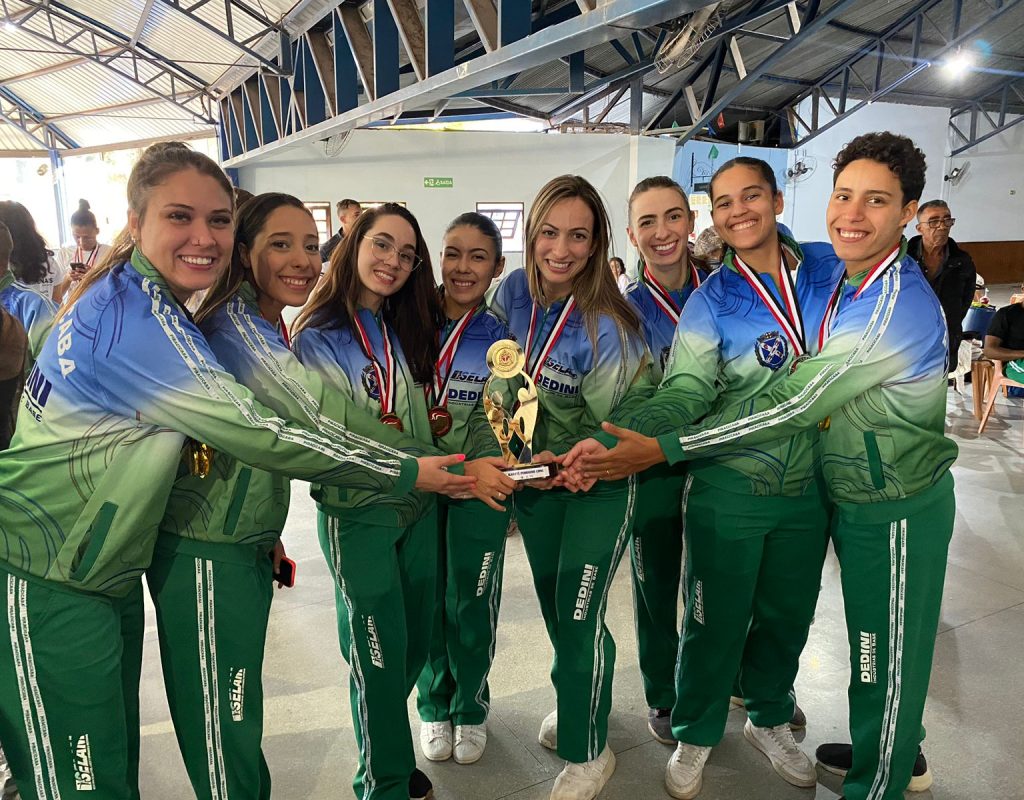 Atletas do karate feminino conquistaram cinco ouros_ duas pratas e um bronze_ ficando em primeiro lugar na classificacao geral da modalidade