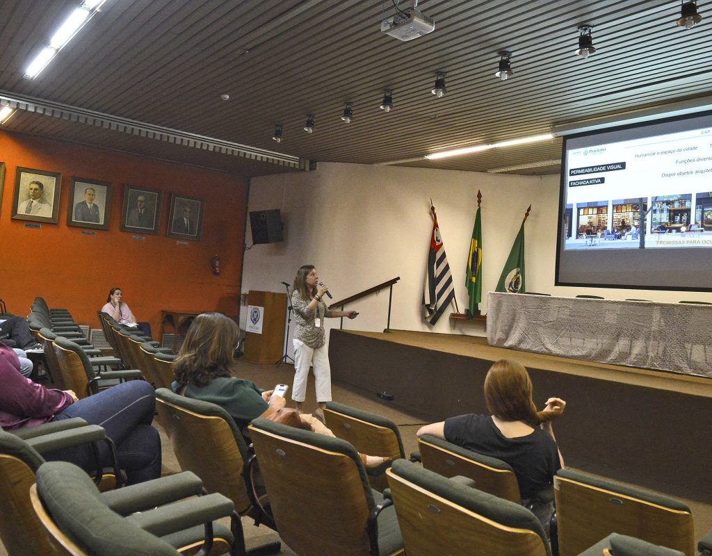 Audiência púbica ocorreu no Centro Cívico - Foto Justino Lucente