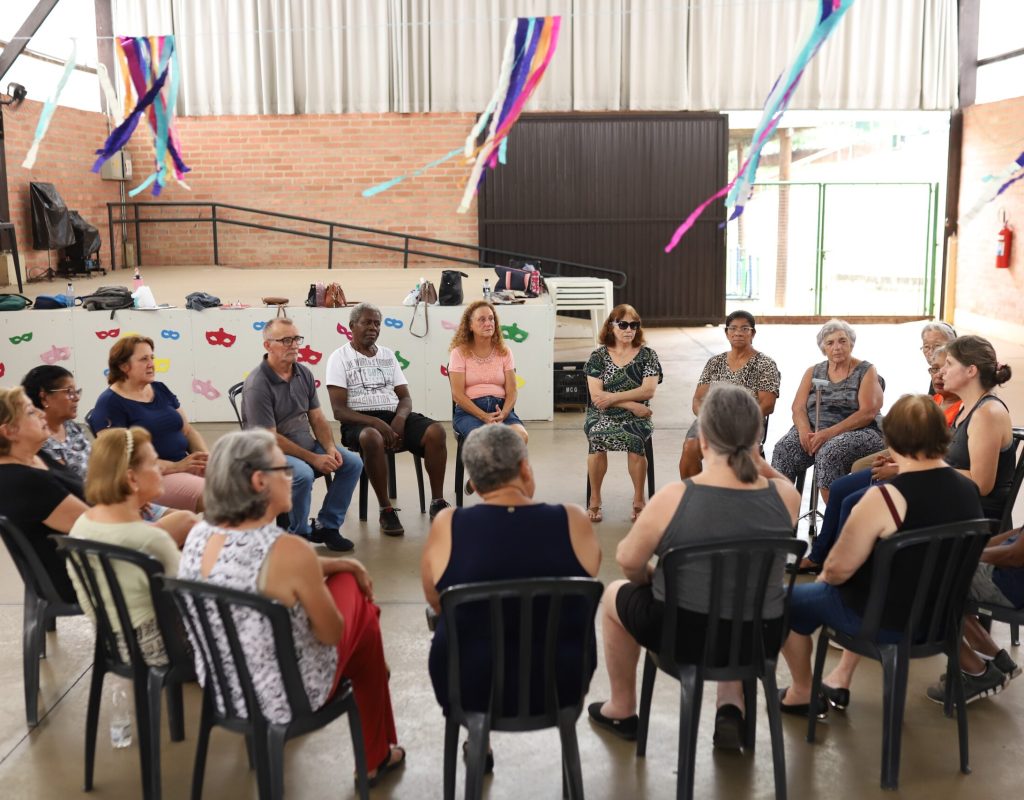 Aula de Ginásstica Cerebral desenvolvida na Estação do Idoso, na Paulista