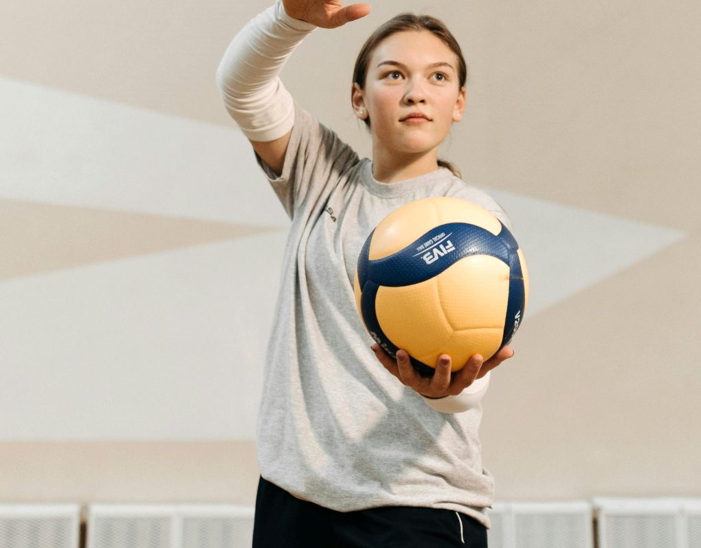 Aulas de voleibol oferecidas gratuitamente