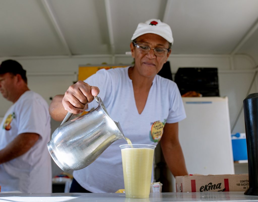 Caldo de cana é uma das atrações gastronômicas do Empreenda Pira na praça do Parafuso