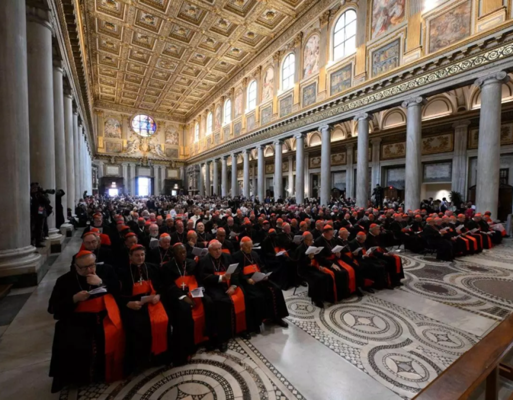 Cardeais-se-reunem-para-primeiro-dia-de-conclave-no-Vaticano