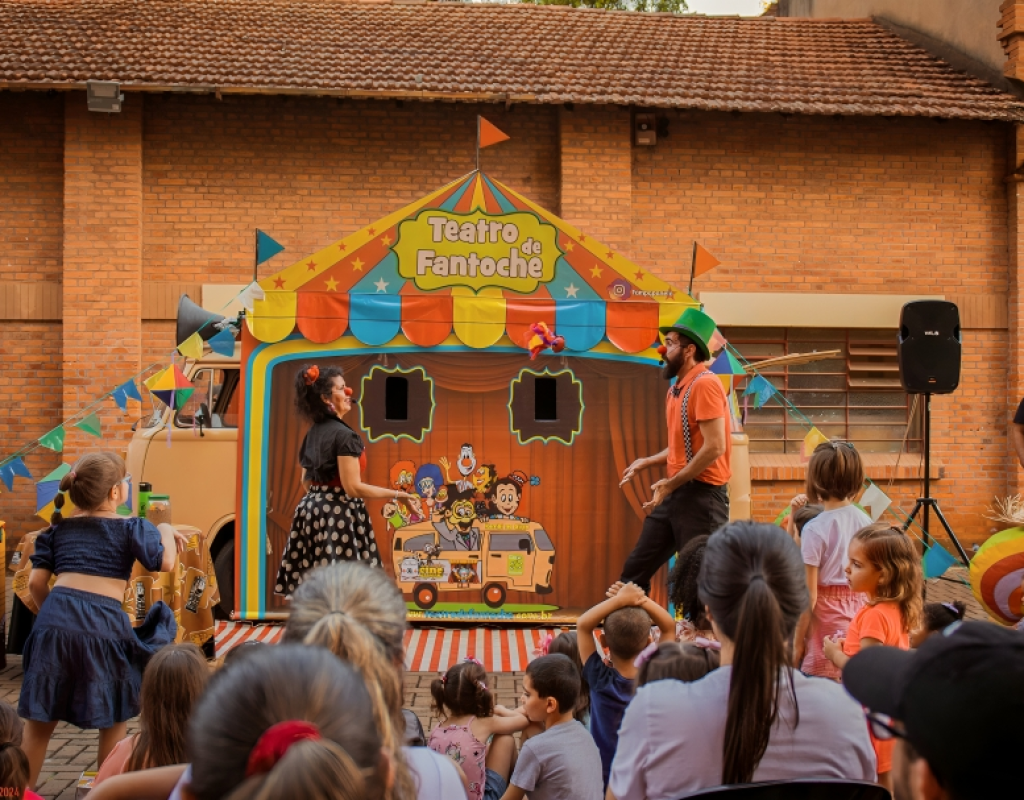 Casal de palhaços trará um espetáculo infantil repleto de elementos circenses