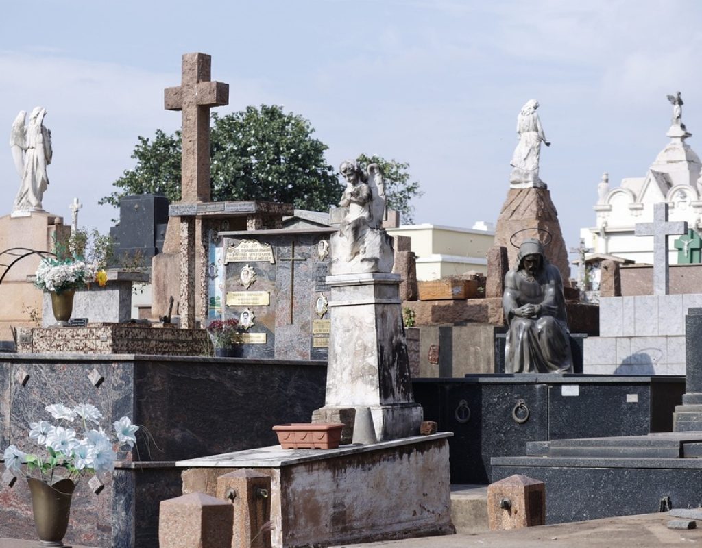 Cemitério da Saudade é repleto de contos e histórias