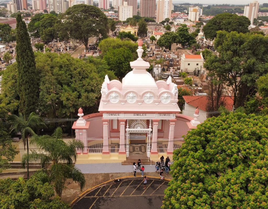 Cemitério da Saudade pronto para receber os visitantes no Dia das Mães