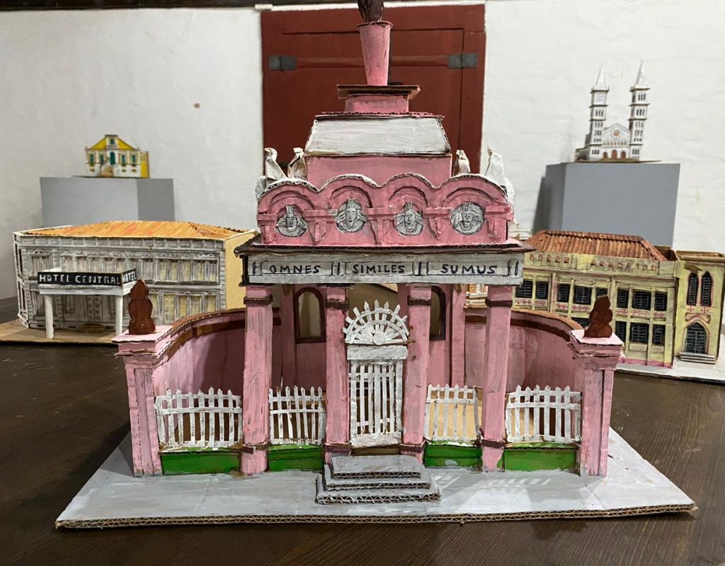 Centenário portal do Cemitério da Saudades é uma das maquetes da exposição