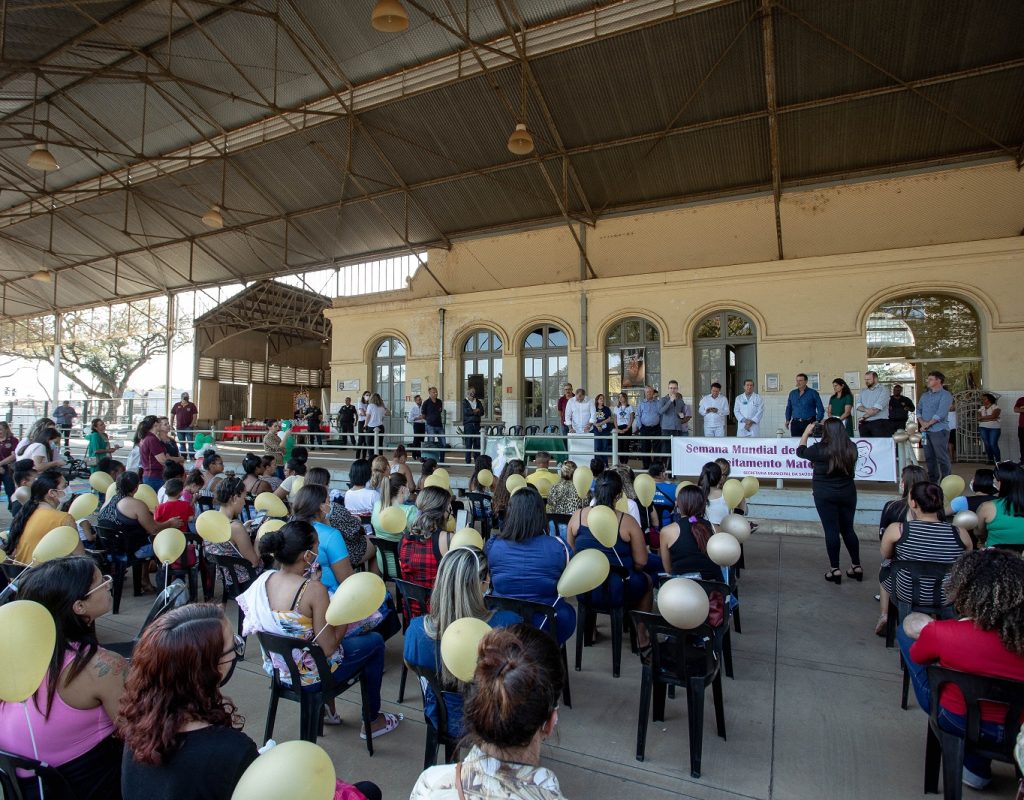 Cerca de 200 mães, gestantes e nutrizes participaram do encontro do Mamaço - foto Isabela Borghese