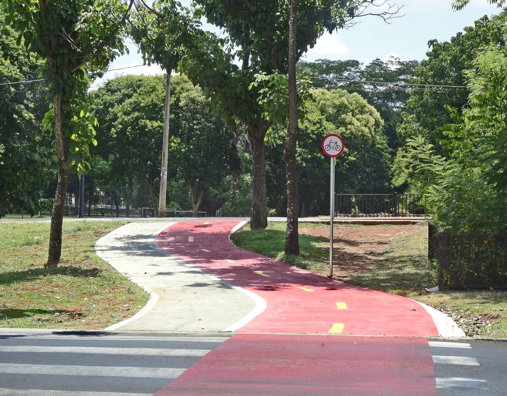 Ciclovia na Área de Lazer do Trabalhador foi instalada recentemente pela Prefeitura - Foto Justino Lucente