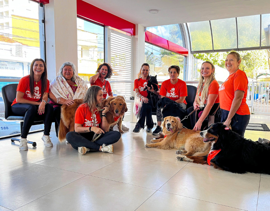 Cinoterapia assistidos do Lar Betel recebem visita dos cães do projeto Cãopanheiro (1)