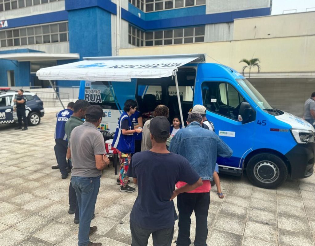 Consultório na Rua fez orientações sobre saúde mental e aplicação de vacinas