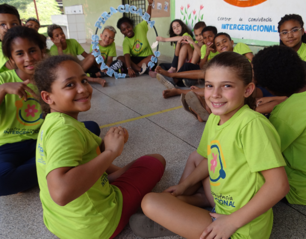 Crianças e adolescentes do CCInter Jaraguá durante atividade 256 anos de Piracicaba