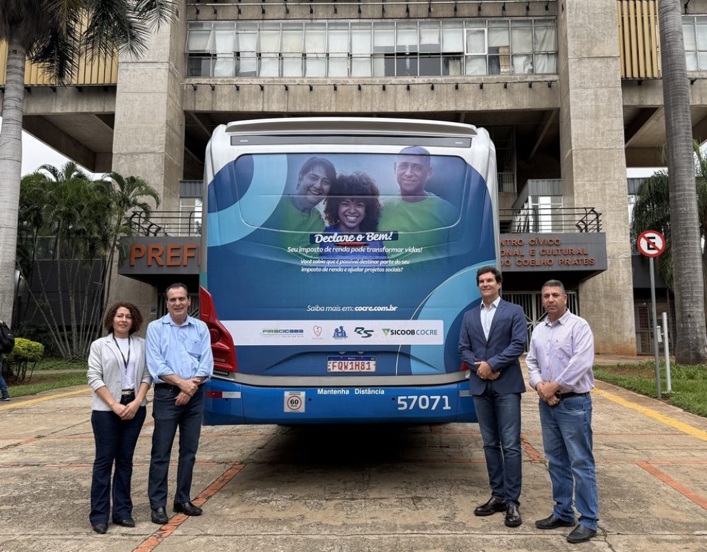 Cris Martins, gerente do Fundo Social, Prefeito Helinho Zanatta, Presidente do Conselho Adm Sicoob, Evandro Amaral e Odair Mello, Secretario de Segurança Publica, Trânsito e Transportes