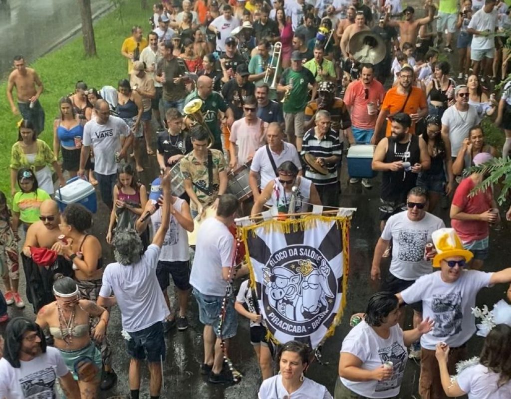 Em 2023, Salomé sai mesmo debaixo de chuva
