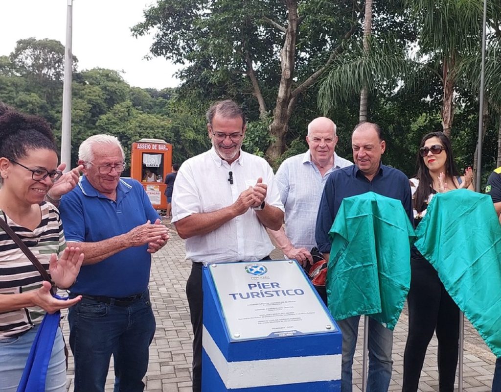 Em solenidade realizada no sábado, o prefeito Luciano Almeida entregou oficialmente o novo píer turístico, na avenida Beira Rio (1)
