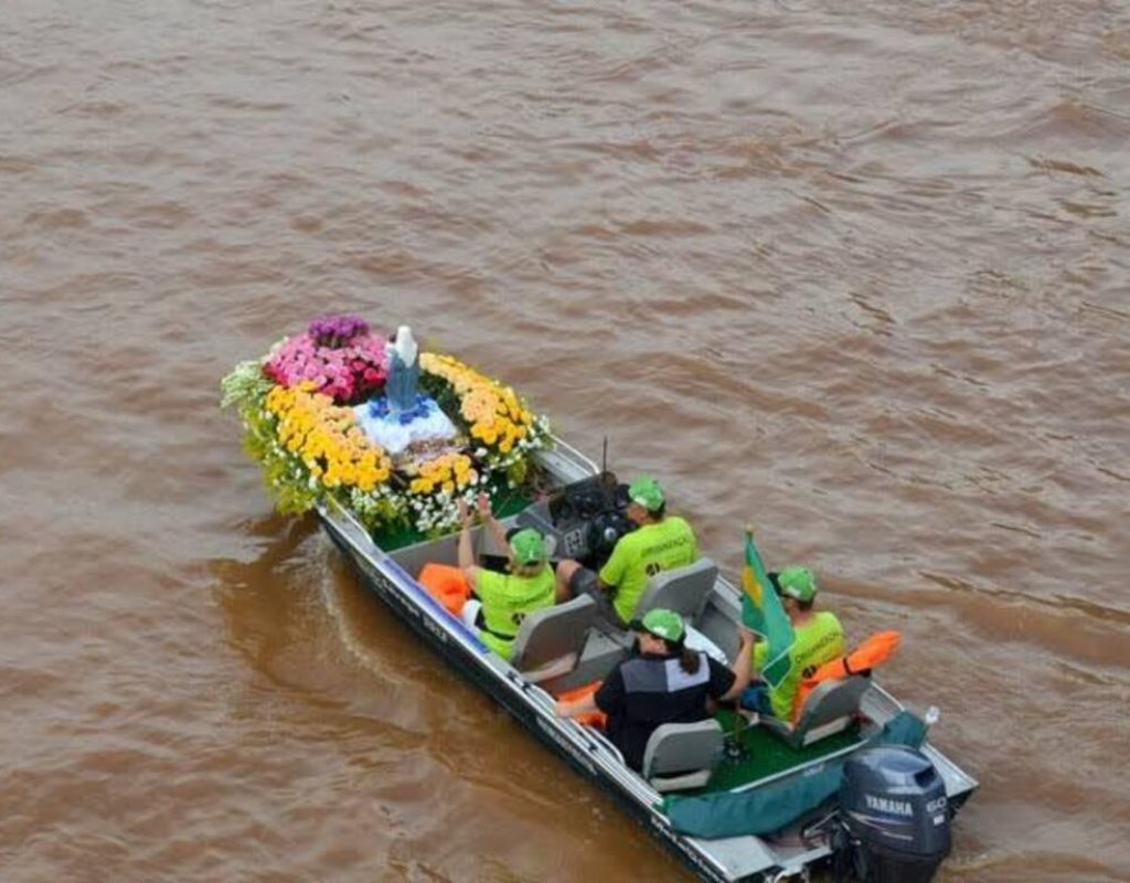 Embarcação conduz Nossa Senhora dos Navegantes (1) (1)