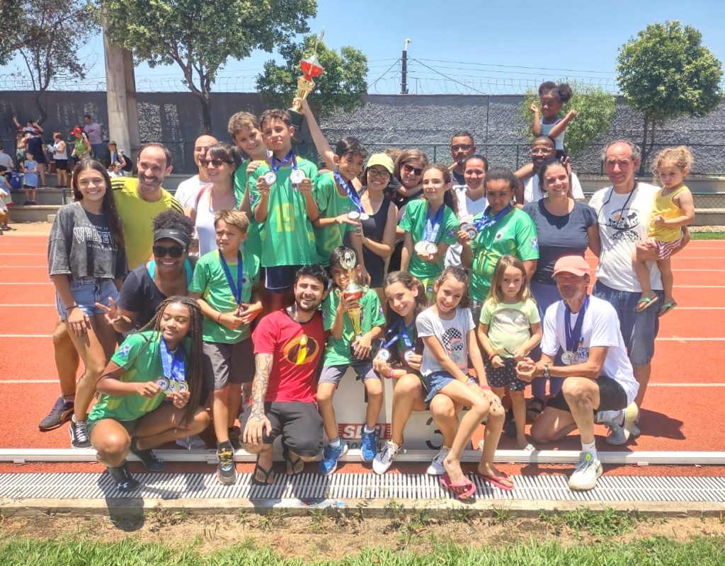 Equipe de atletismo comemora os resultados obtidos nos 2º Jogos Metropira