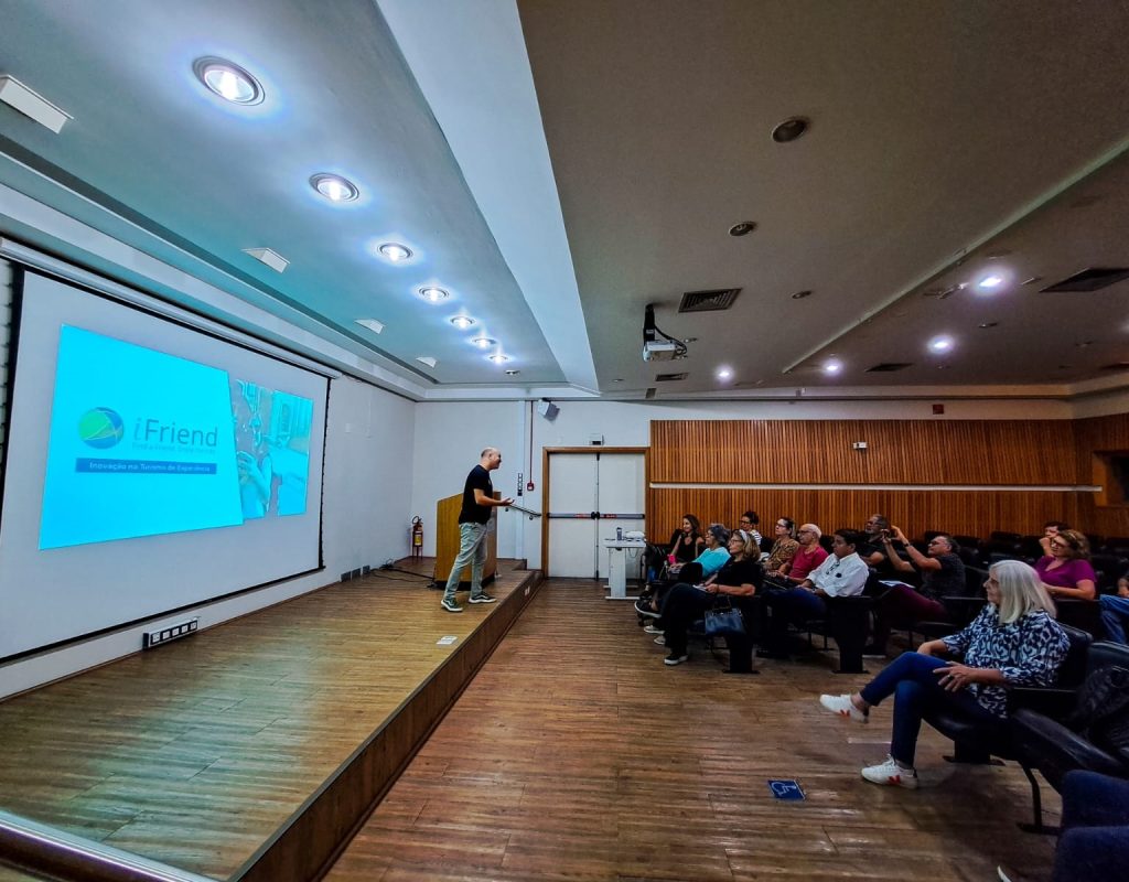 Evento aconteceu no auditório da Smads, no centro da cidade