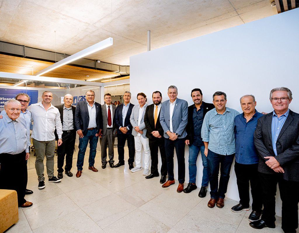 FOTO 1 - Diretoria da Acipi e Convidados