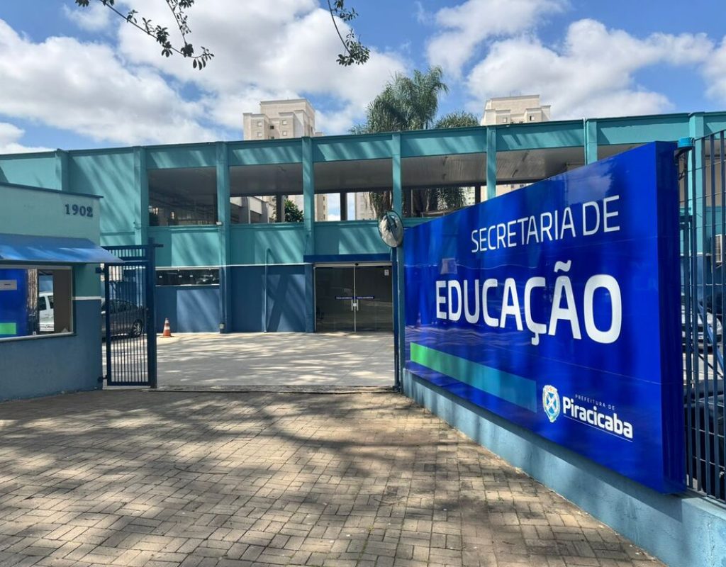 Fachada da Secretaria Municipal de Educação de Piracicaba: novo sistema de ensino vai beneficiar mais de 17 mil alunos. (Foto: Divulgação)