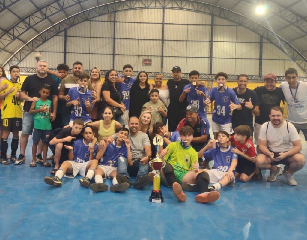 Familiares, comissão técnica e atletas comemoram medalha de ouro nos Jogos Metropira