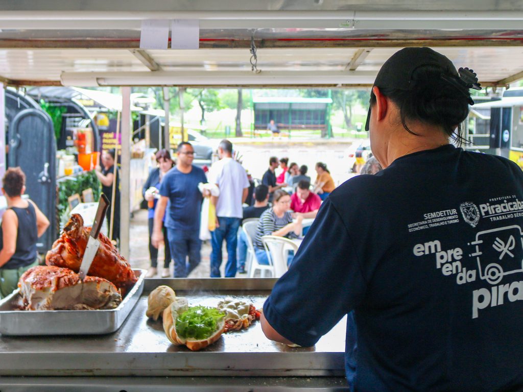 Food trucks oferecem diversas opções gastronômicas no Empreenda Pira