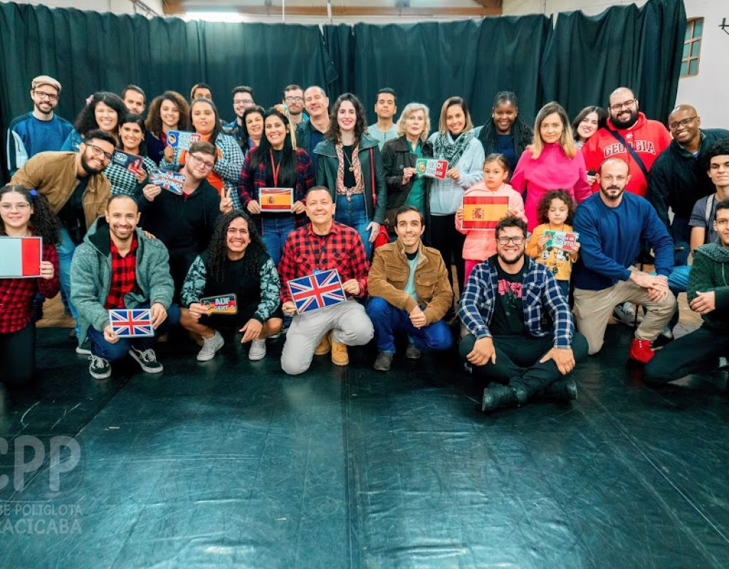 Grupo promoveu encontro temático na Estação da Paulista, Arraial Poliglota fez sucesso e reuniu praticantes no prédio centenário_04