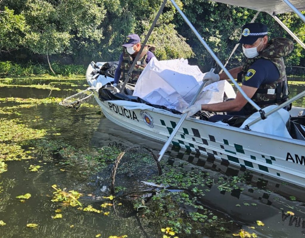 Guardas-civis de Piracicaba auxiliaram na opreção de retirada dos peixes do Tanquã