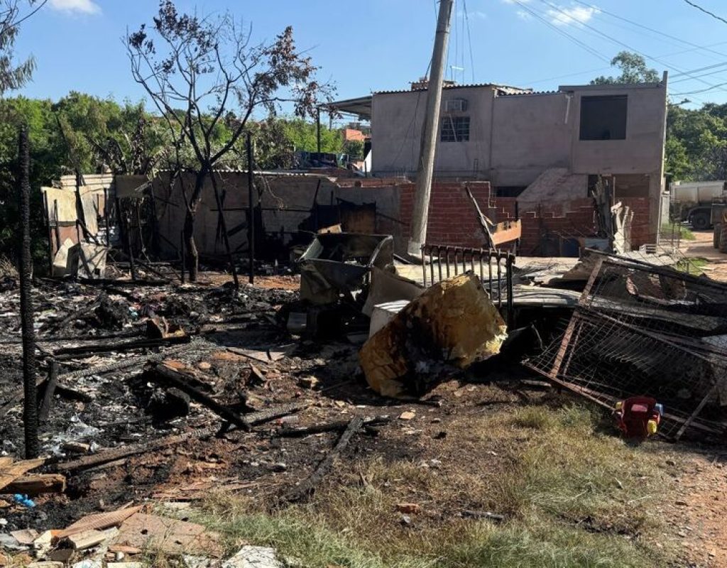 Incêndio atingiu quatro moradias na Pereirinha