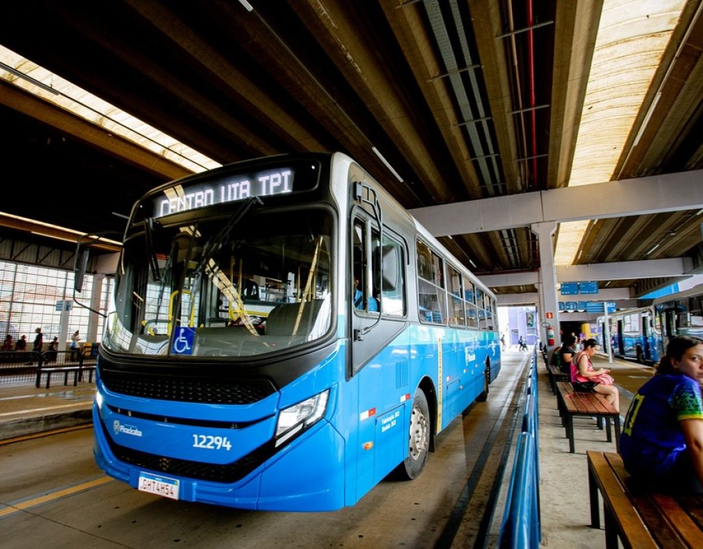 Linhas de ônibus 221 e 223 têm horários ajustados