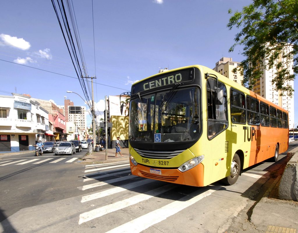 Linhas de ônibus operam com horários diferentes no domingo de eleições