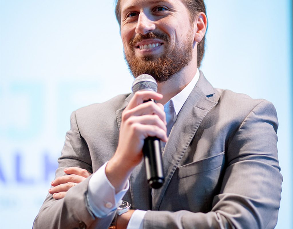 Lucas Ballotta, coordenador do CJE Acipi, destaca que o formato em talks tem a proposta de trazer vivências ao público