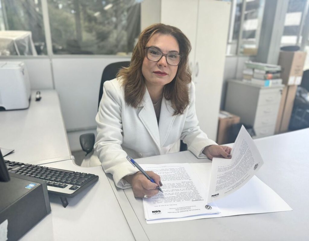 Lúcia d’Avila, coordenadora do Procon de Piracicaba, participa do programa Sala de Visita, da Rádio Educativa FM