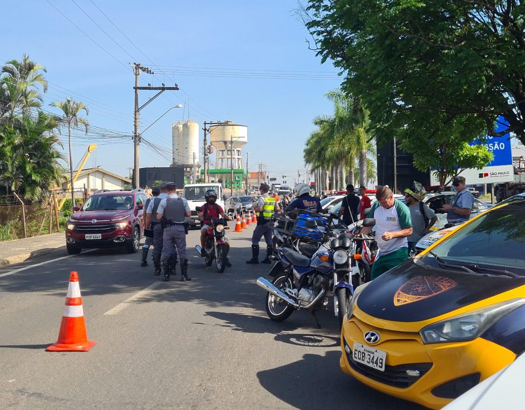Mais de 100 motociclistas foram autuados em operação conjunta na Avenida São Paulo