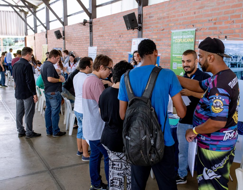 Mais de 100 pessoas foram atendidas na feira